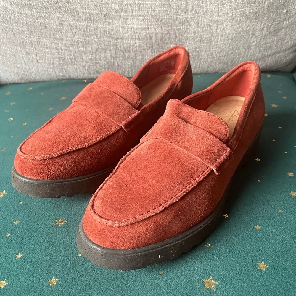 Clarks Women’s Bellevue Hazen Penny Loafer in Red Suede US 8W